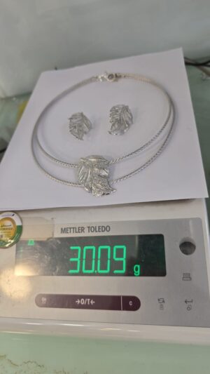 5585600